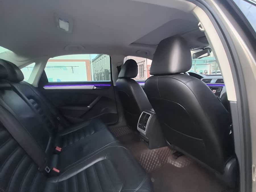 Volkswagen Passat 2011 изображение автомобиля #10