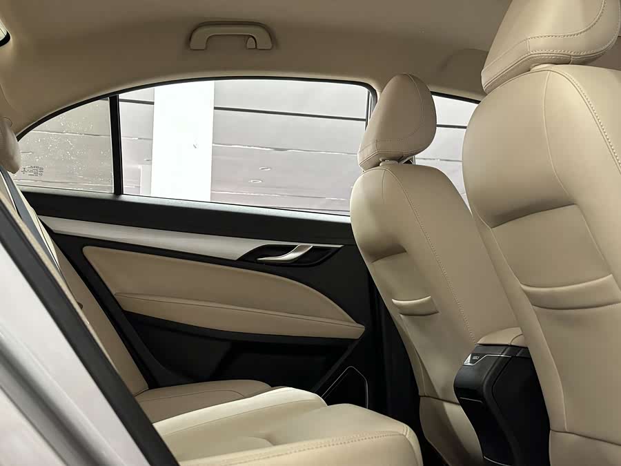 GEELY Emgrand 2019 car image #10