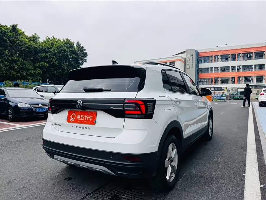 Volkswagen T-Cross 2023 #10 Volkswagen T-Cross 2023 car image #10