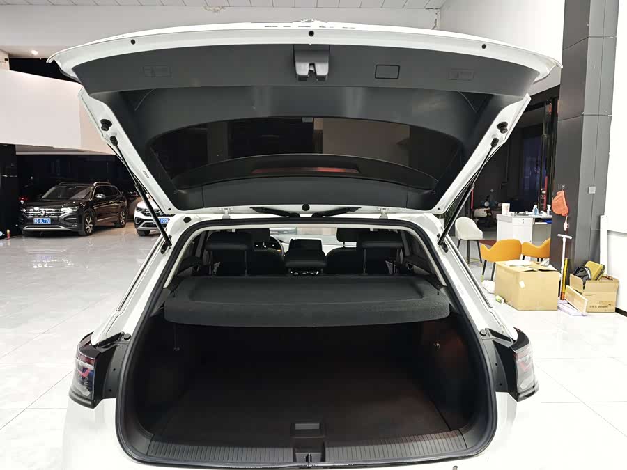 Volkswagen T-Roc 2023 car image #10
