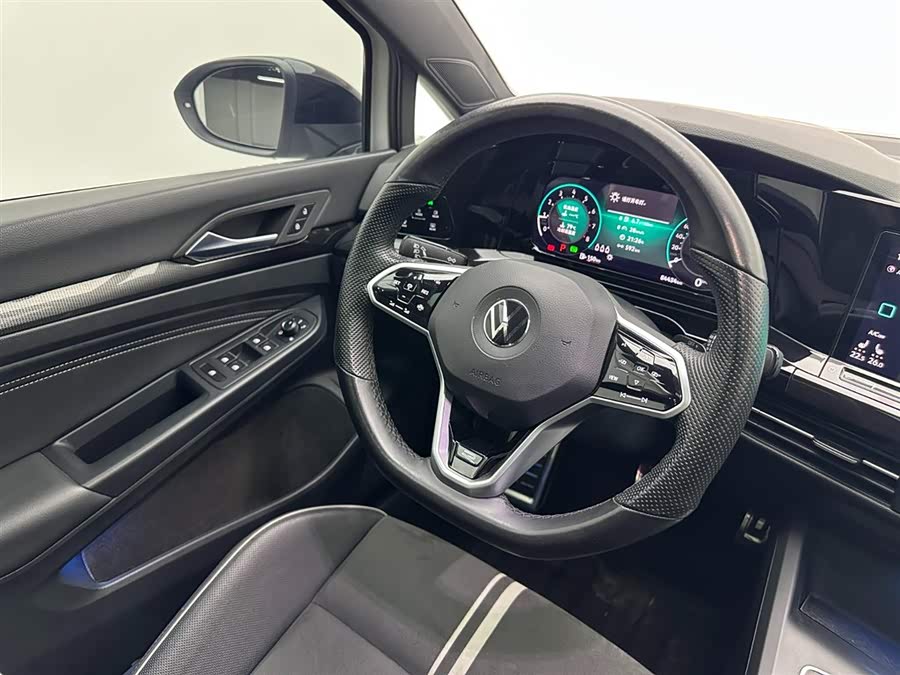 Volkswagen Golf 2020 car image #10