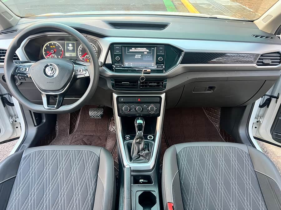 Volkswagen T-Cross 2021 #10 Volkswagen T-Cross 2021 car image #10