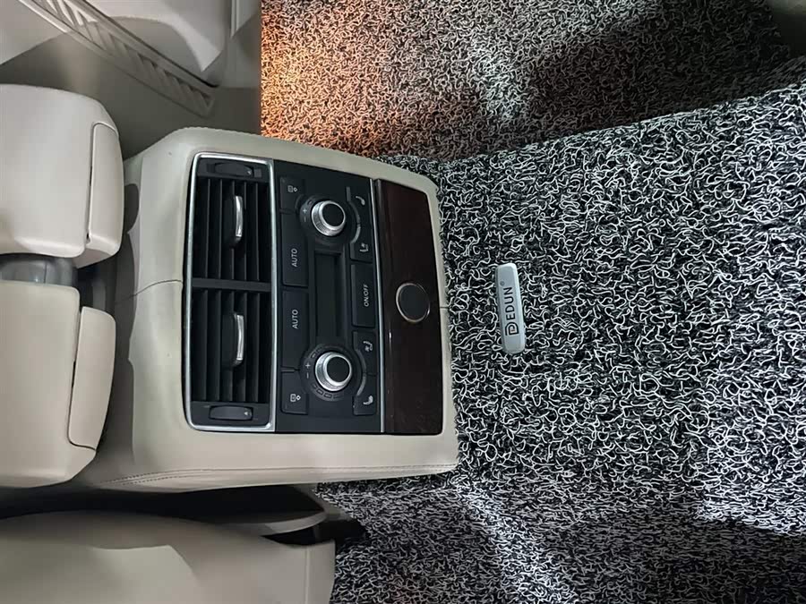 Audi A8 2010 imagem de carro #10