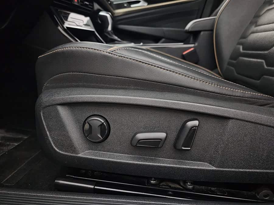 Volkswagen Passat 2021 car image #10