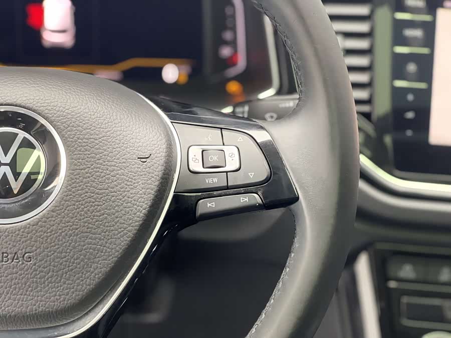 Volkswagen T-Roc 2022 car image #10