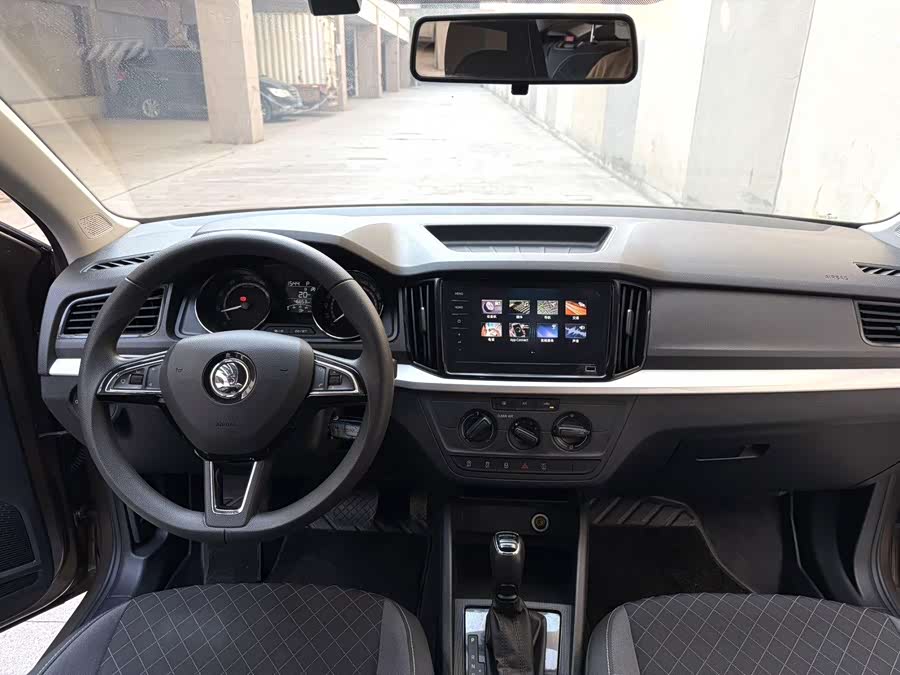 Skoda Kamiq 2021 car image #10