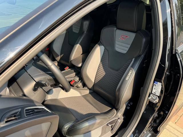 Ford Focus (Imported) 2017 car image #10