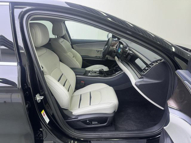 BYD e9 2021 #10 BYD e9 2021 car image #10