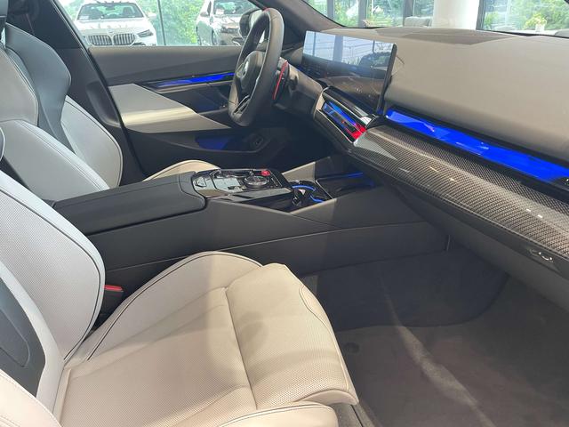 BMW M5 New Energy 2025 car image #10