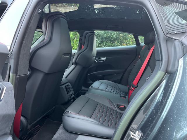 Audi RS e-tron GT 2023 immagine di auto #10