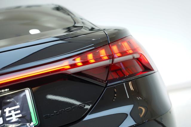 Audi RS e-tron GT 2023 car image #10