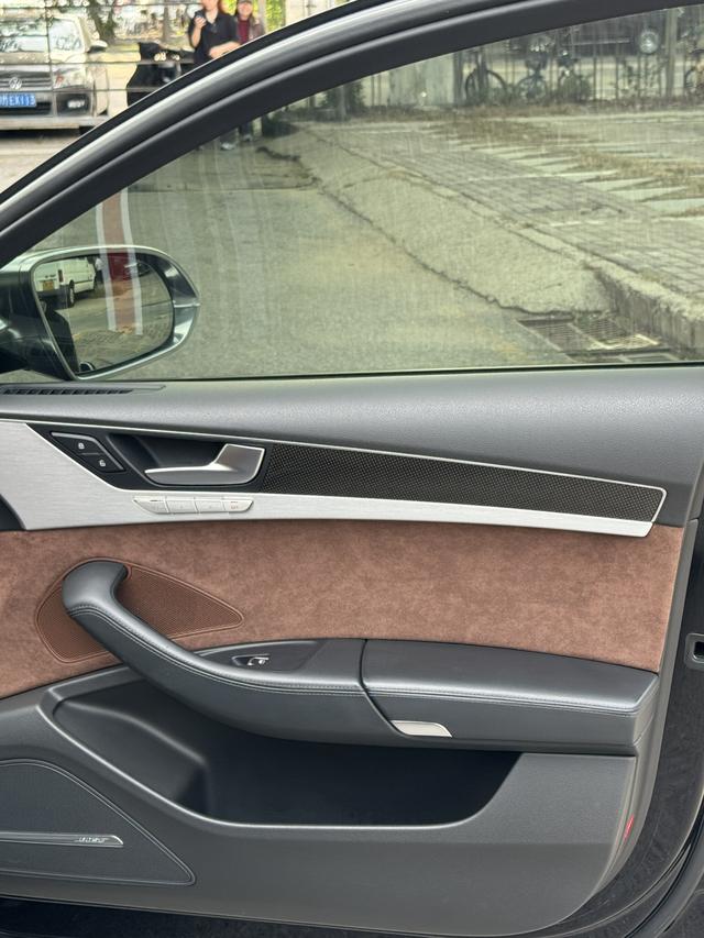 Audi S8 2014 car image #10