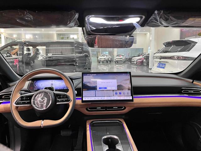 Mazda EZ-6 2025 صورة سيارة #10