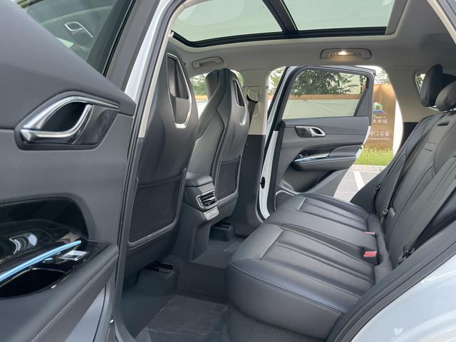 HongQi HS3 2023 car image #10