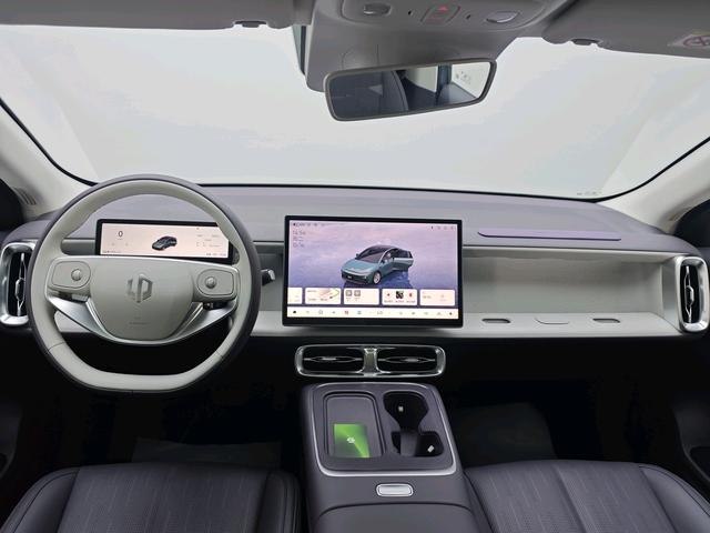 零跑汽车 零跑B01 2025 汽车图片 #10