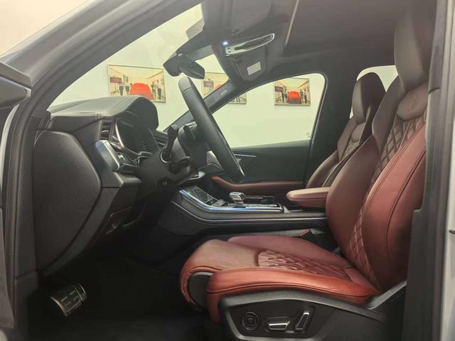 Audi SQ7 2024 car image #10