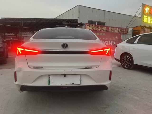 Changan Eado EV 2023 car image #10