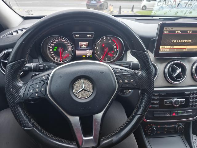 Mercedes-Benz GLA Class (Imported) 2015 #10 Mercedes-Benz GLA Class (Imported) 2015 immagine di auto #10