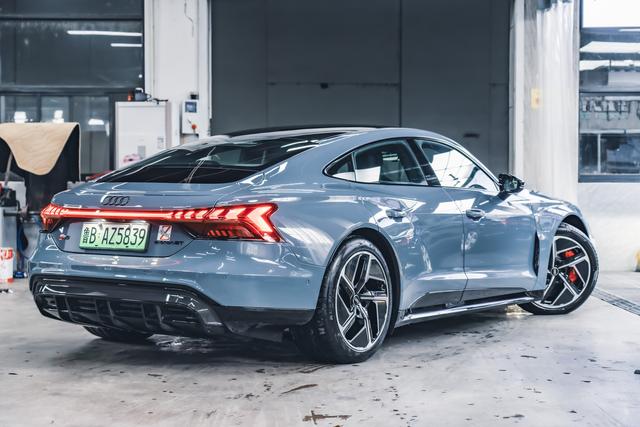 Audi RS e-tron GT 2023 car image #10