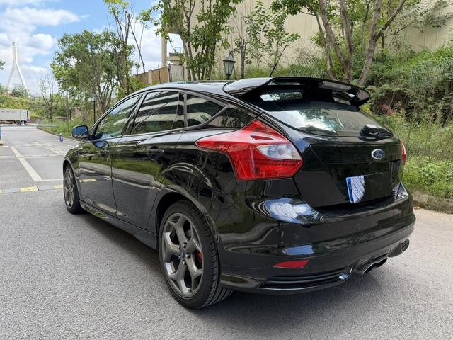 Ford Focus (Imported) 2013 #10 Ford Focus (Imported) 2013 صورة سيارة #10