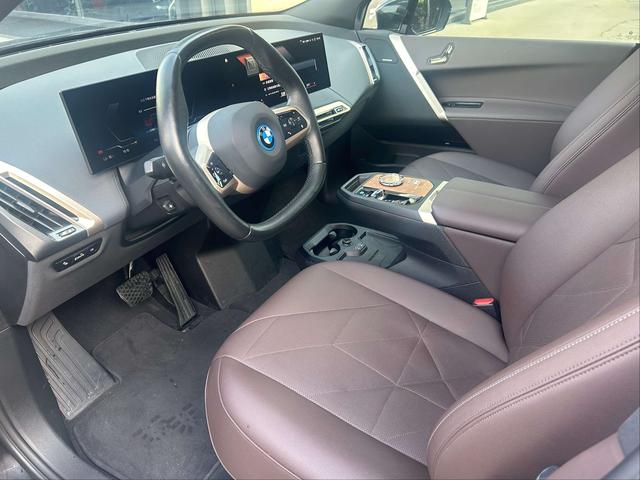BMW iX 2022 car image #10