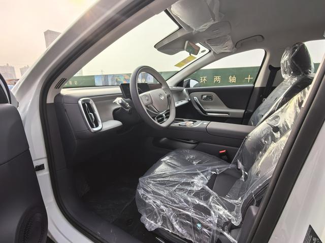 零跑汽车 零跑B01 2025 汽车图片 #10