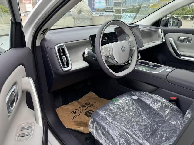 零跑汽车 零跑B01 汽车图片 #10