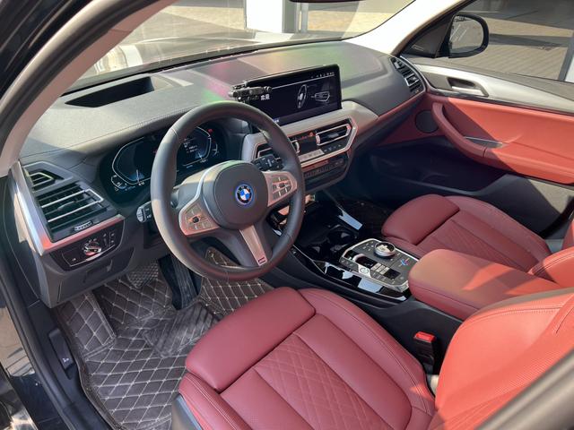 BMW iX3 2024 immagine di auto #10