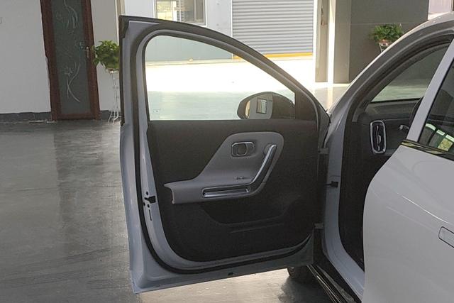 零跑汽车 零跑B01 2025 汽车图片 #10