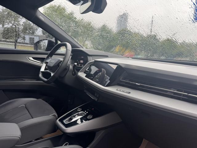 Audi Q5 e-tron 2023 immagine di auto #10