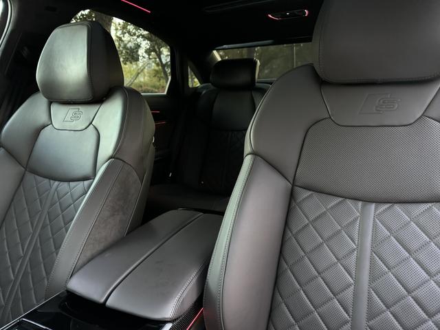 Audi S8 2021 car image #10