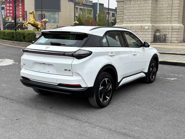 哪吒汽车 哪吒X 2024 汽车图片 #10