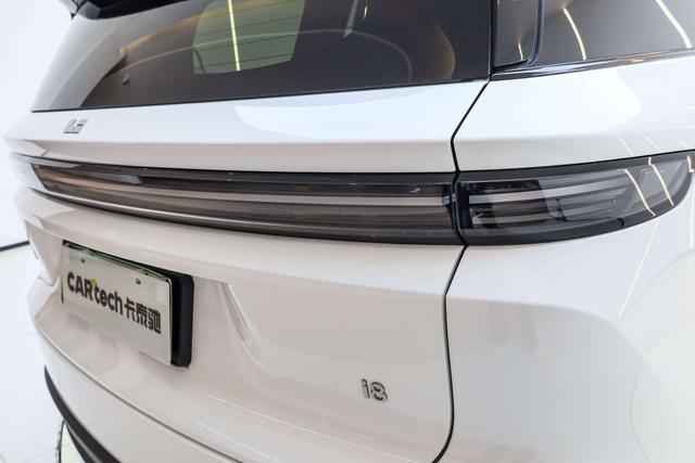 Li i8 2025 image de voiture #10