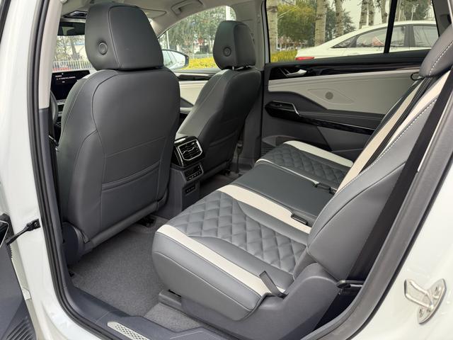 Volkswagen ID.6 Crozz 2024 car image #10