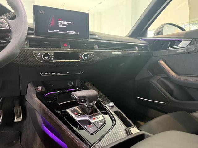 Audi RS 4 2023 car image #10