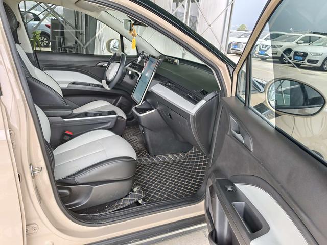 哪吒汽车 哪吒AYA 2023 汽车图片 #10