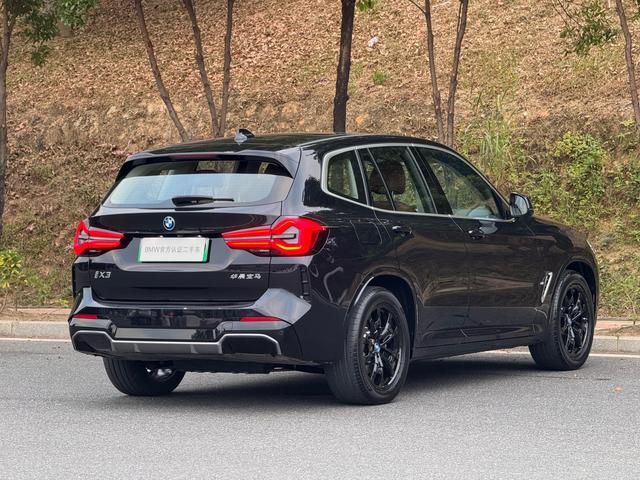 BMW iX3 2024 صورة سيارة #10