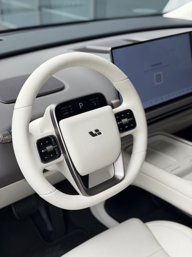 Li i8 2025 image de voiture #10