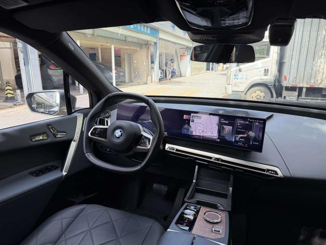 BMW iX 2022 car image #10