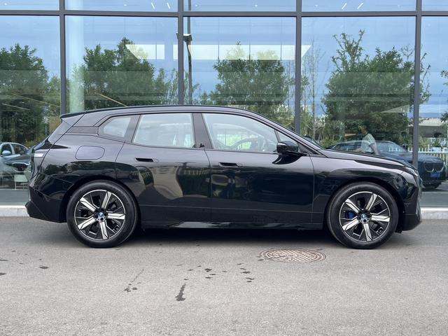 BMW iX 2024 immagine di auto #10