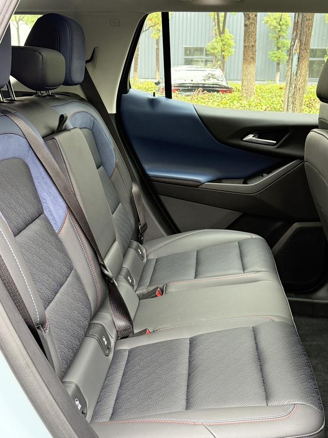 Chevrolet Equinox Plus 2025 #10 Chevrolet Equinox Plus 2025 car image #10