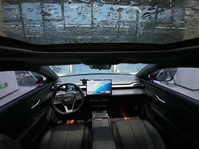 BYD e7 2025 car image #10