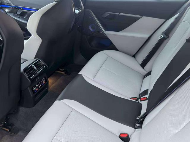 BMW M5 New Energy car image #10