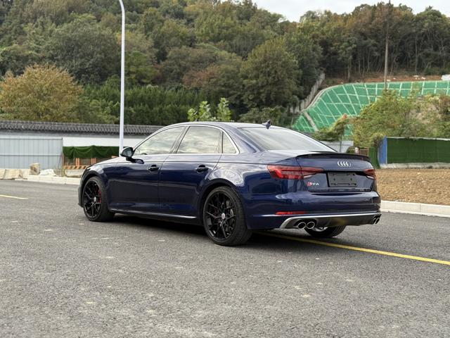 Audi S4 2019 car image #10