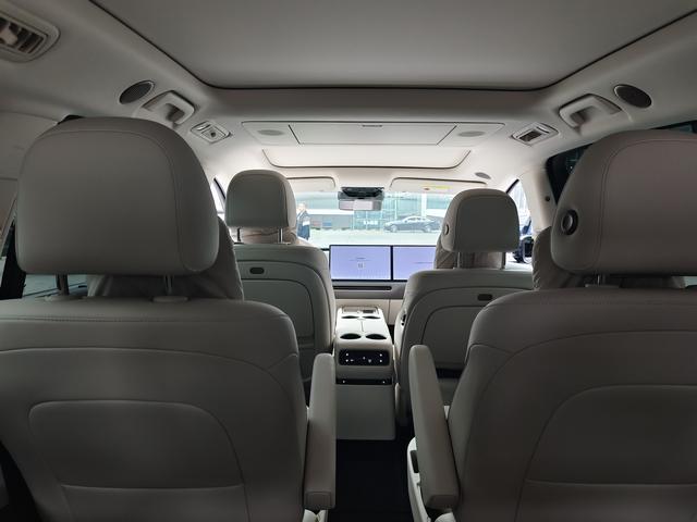 Li i8 2025 image de voiture #10