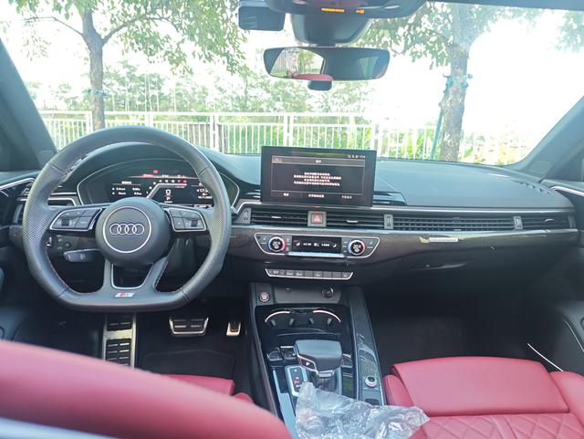 Audi S4 2024 صورة سيارة #10