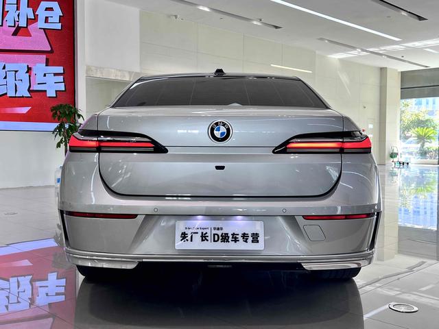 BMW M8 2023 car image #10