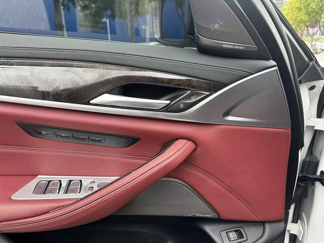 BMW M8 2021 صورة سيارة #10