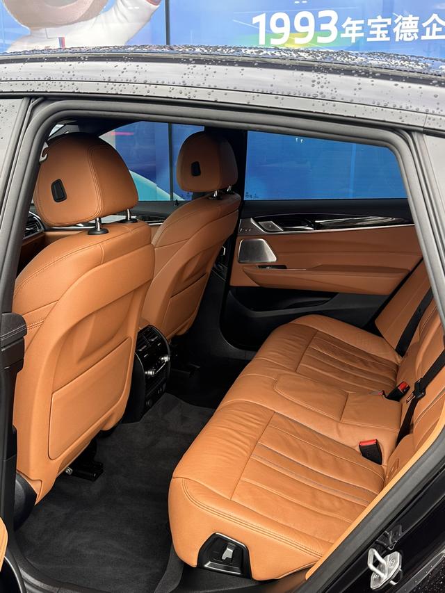 BMW 6 Series GT 2022 #10 BMW 6 Series GT 2022 car image #10