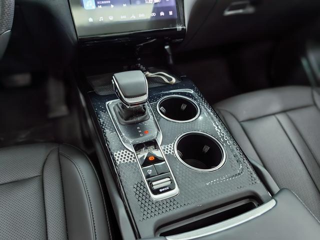 HongQi HS3 PHEV 2024 #10 HongQi HS3 PHEV 2024 car image #10